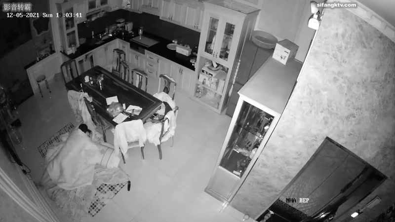Vợ chồng lôi nhau ra phòng bếp chịch nhau
